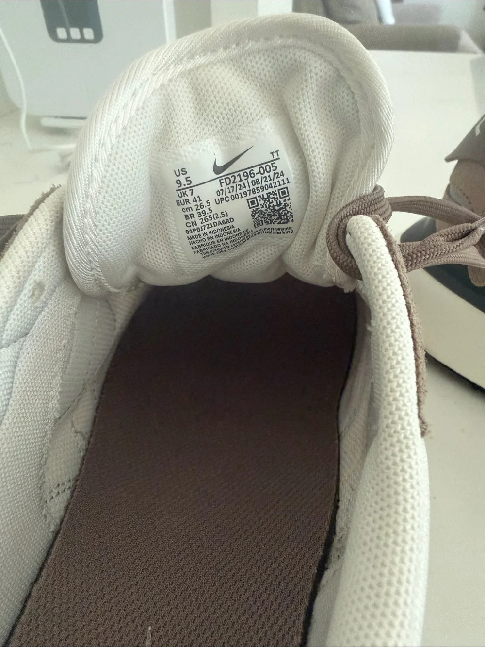 Nike Men’s Taupe and White Classic Runner